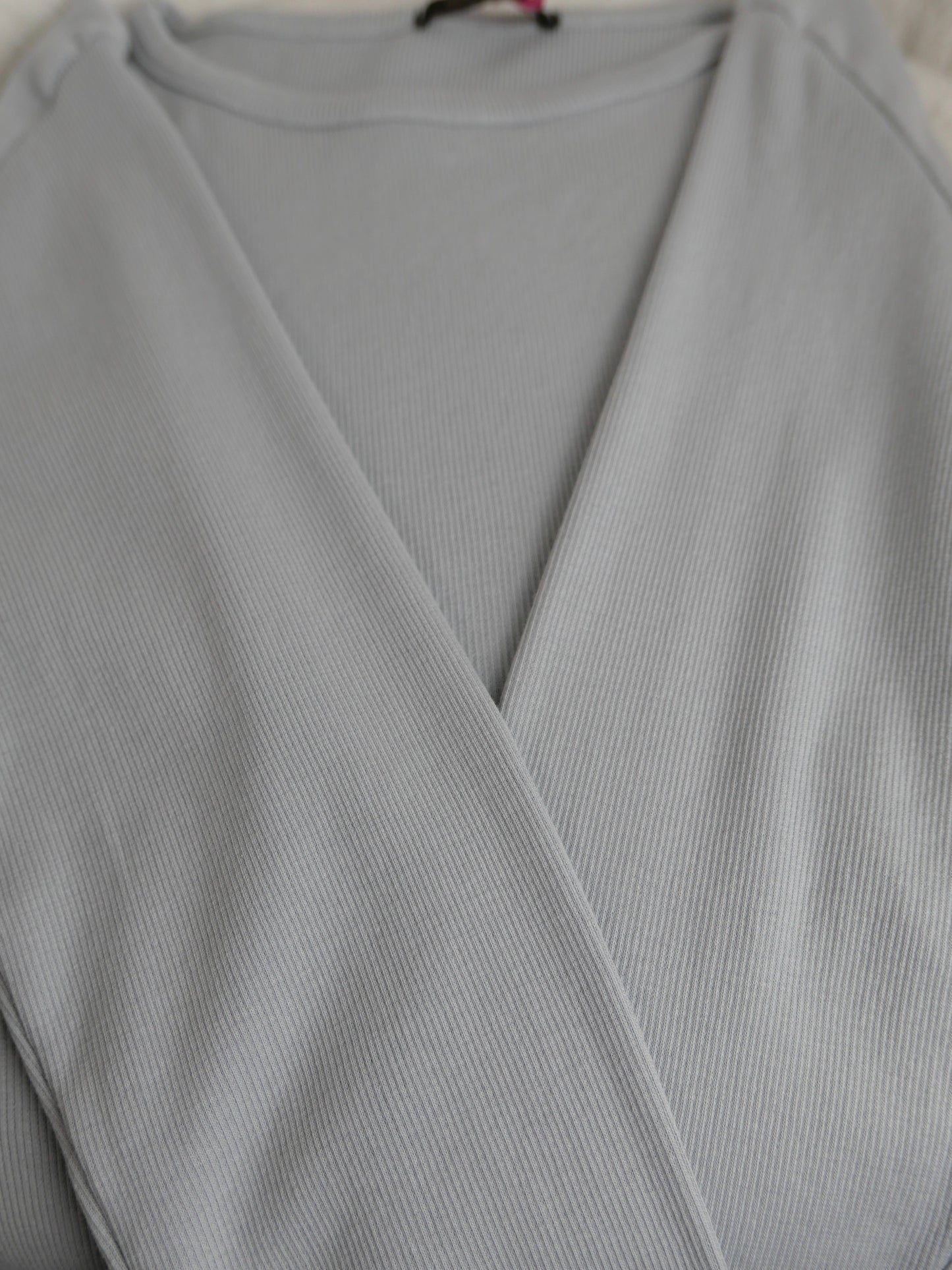 BASIC Rip Shirt Lichtblau/Taubenblau - Bylillysophie