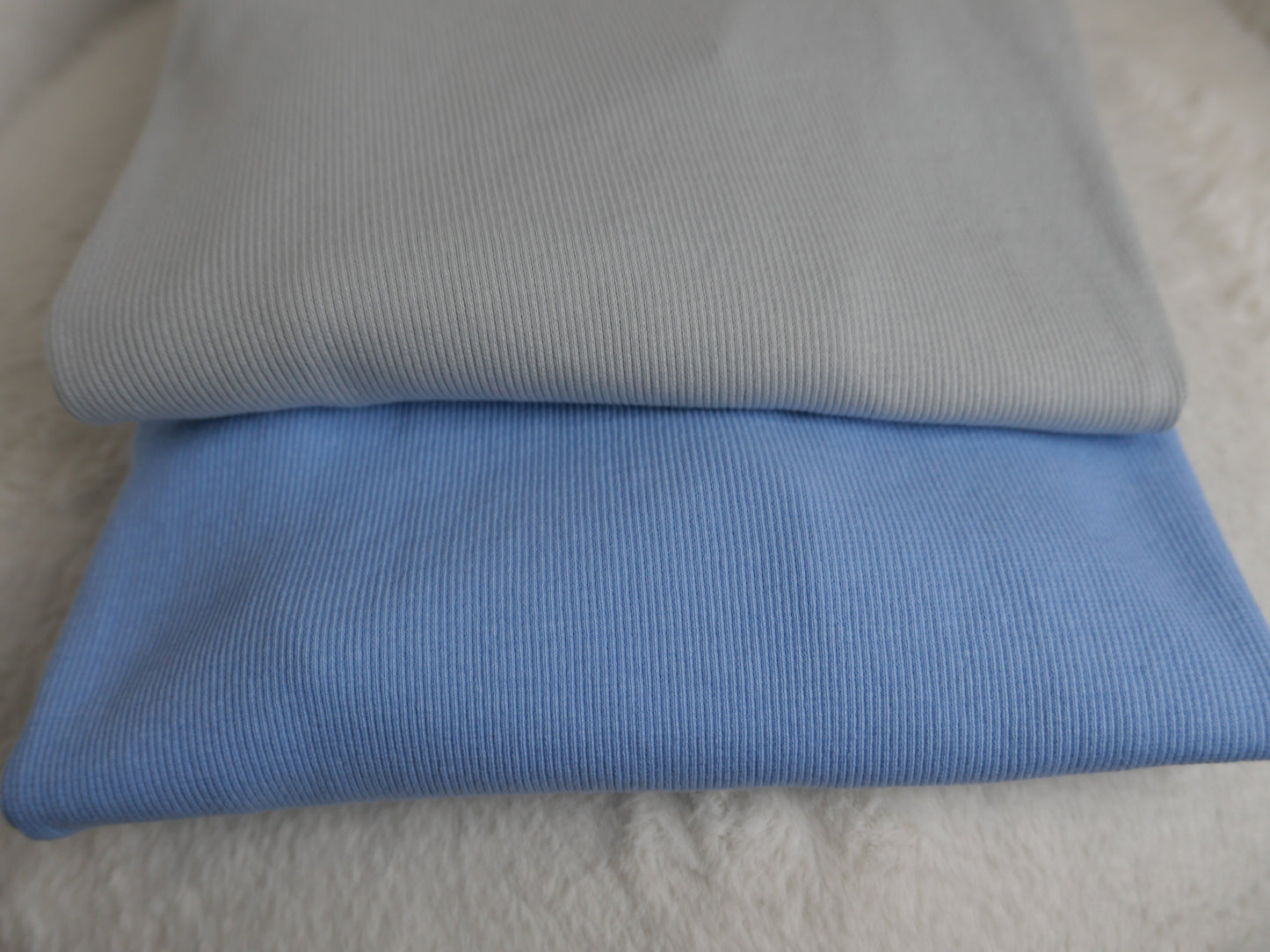 BASIC Rip Shirt Lichtblau/Taubenblau - Bylillysophie