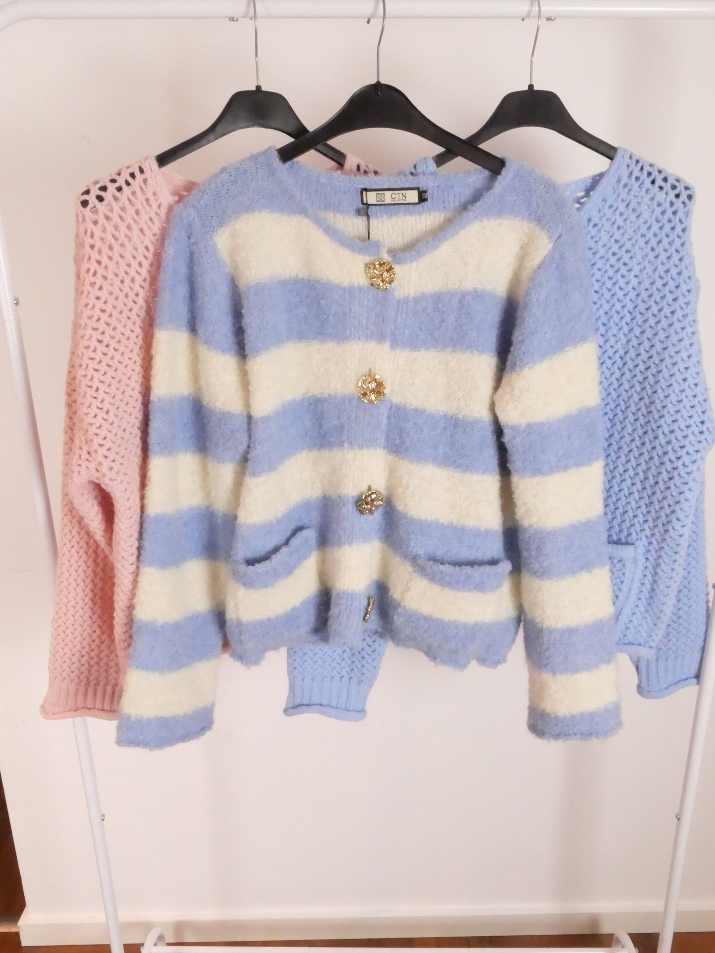BIG BUTTON Strickjacke - Bylillysophie