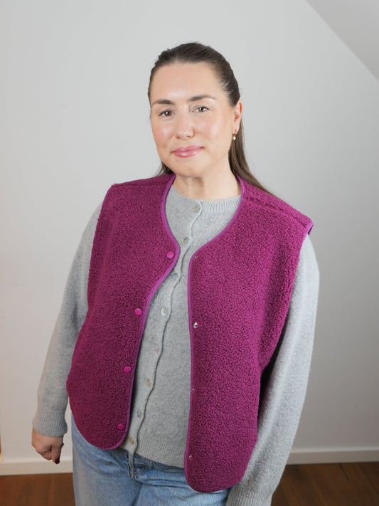 HUG ME Teddy Weste Berry Magenta - Bylillysophie.com⎢Mode & Accessoires