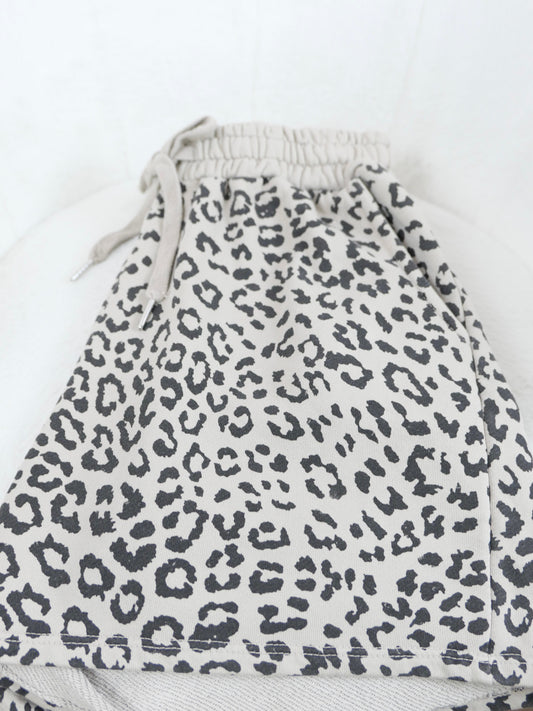 LEO Shorts Taupe - Bylillysophie