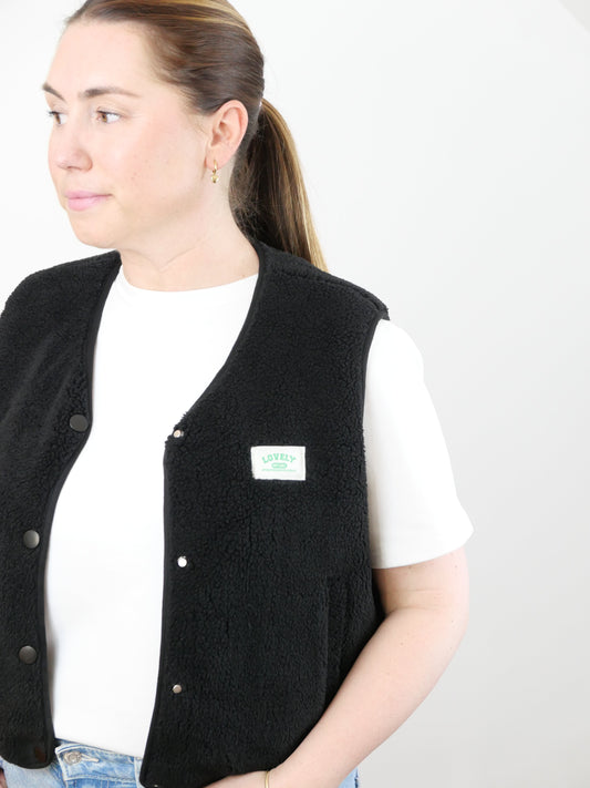 LOVELY Teddy Weste Schwarz - Bylillysophie.com⎢Mode & Accessoires
