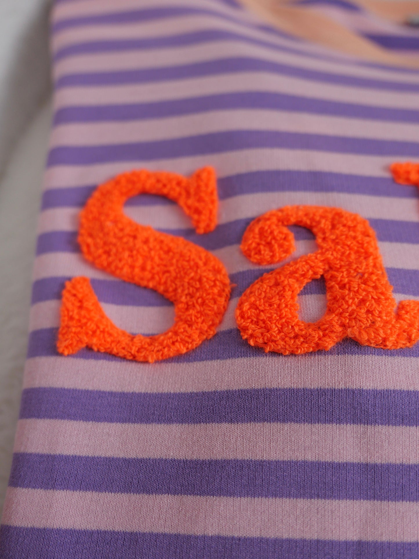 SALUT Kurzarm Sweater Lila - Bylillysophie.com⎢Mode & Accessoires