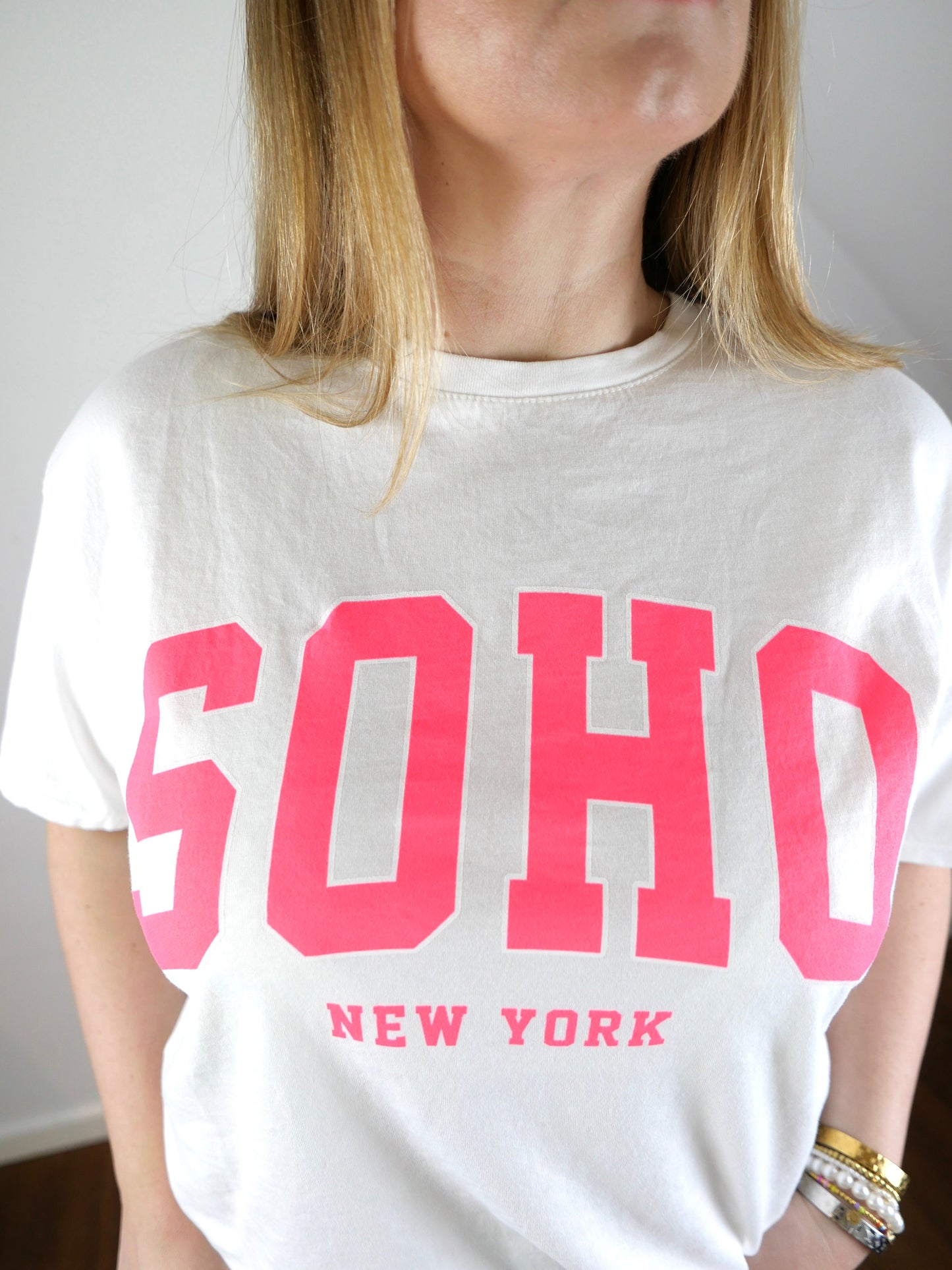 SOHO T-Shirt Weiß/Pink - Bylillysophie