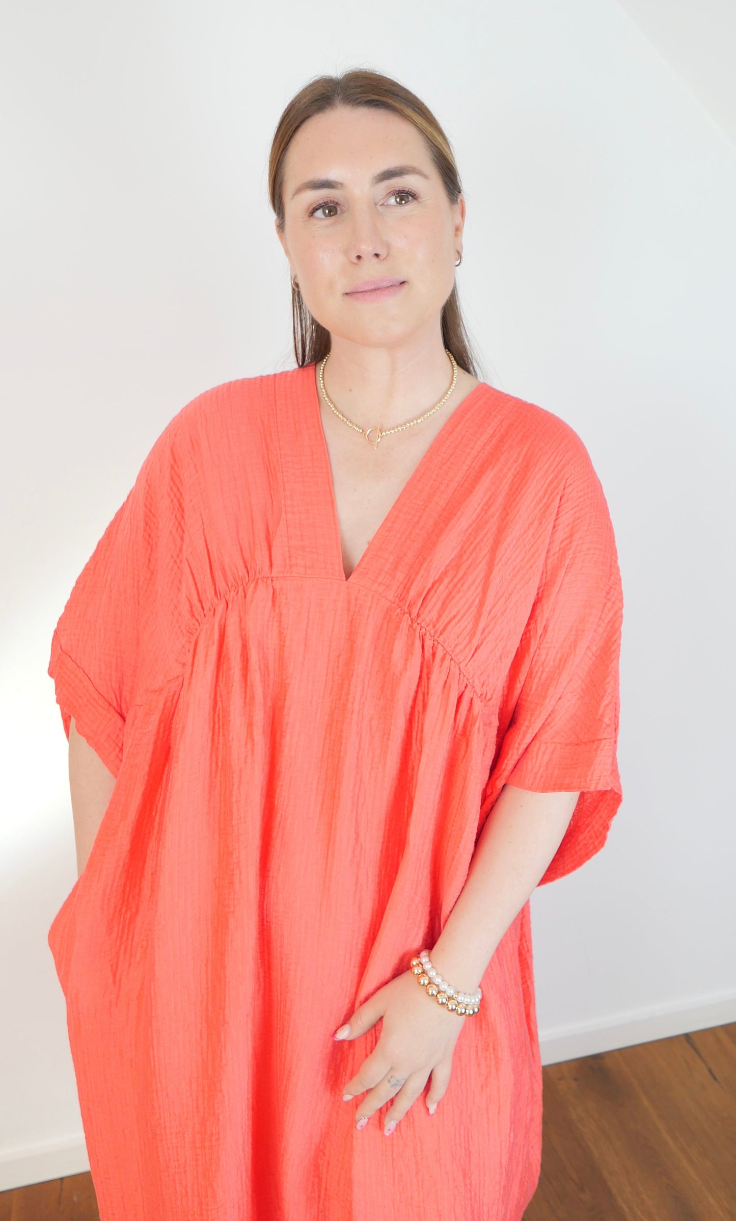 SOLINA Oversize Musselin Kleid Coral - Bylillysophie