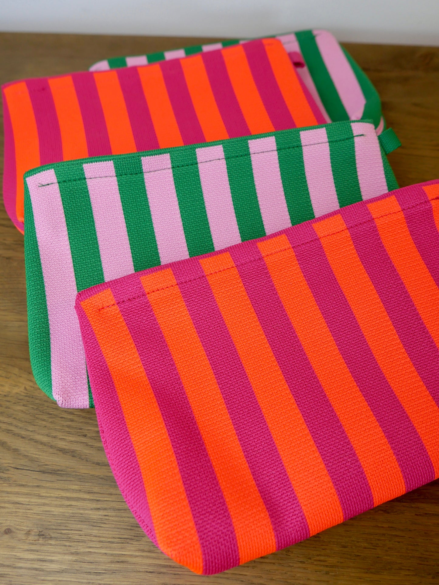 Sunset Stripes Clutch Grün/Rosa - Bylillysophie.com⎢Mode & Accessoires