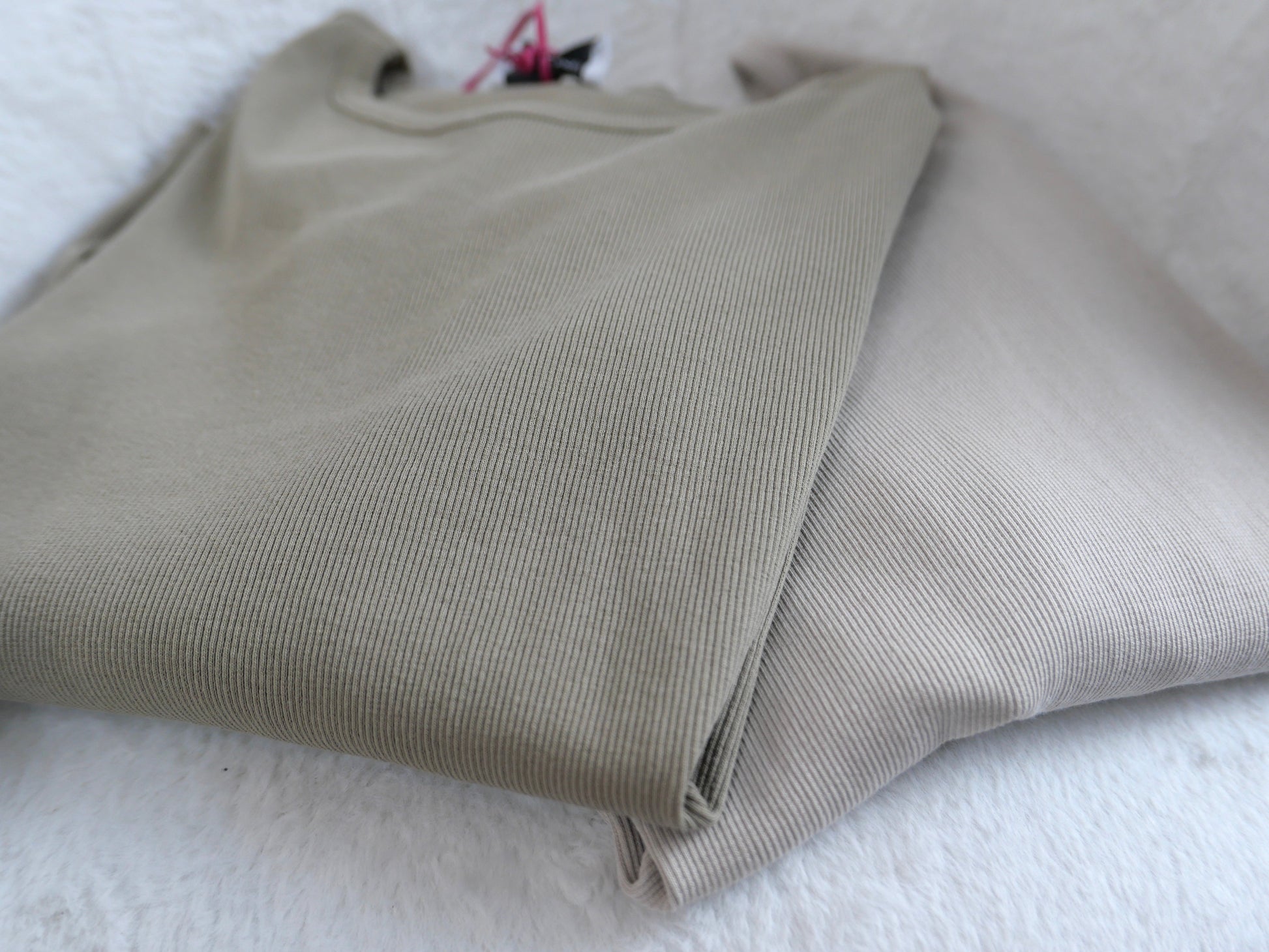 BASIC Rip Shirt Royal Beige - Bylillysophie