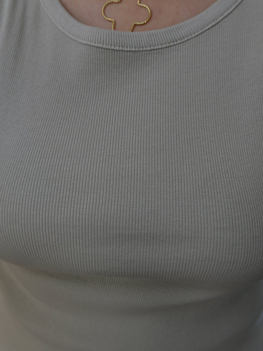 BASIC Rip Shirt Royal Beige - Bylillysophie