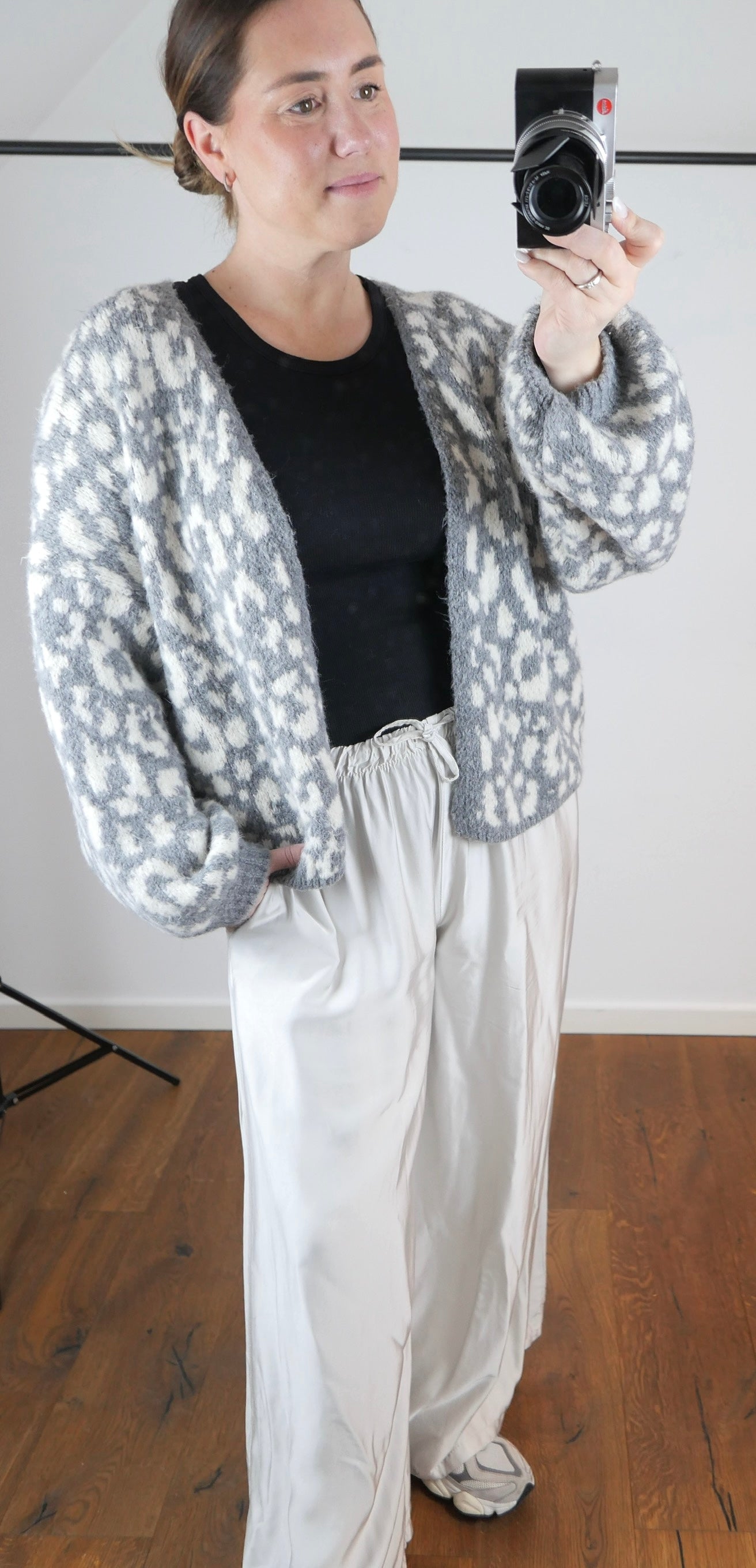 BLISS Cardigan Leo Grau/Weiss - Bylillysophie