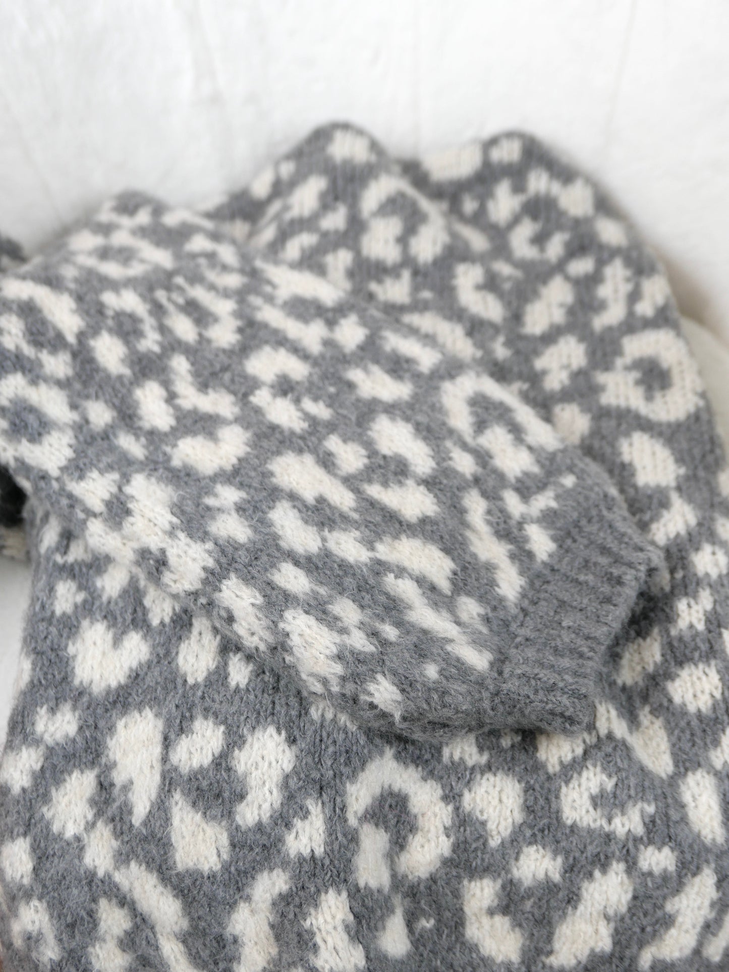 BLISS Cardigan Leo Grau/Weiss - Bylillysophie