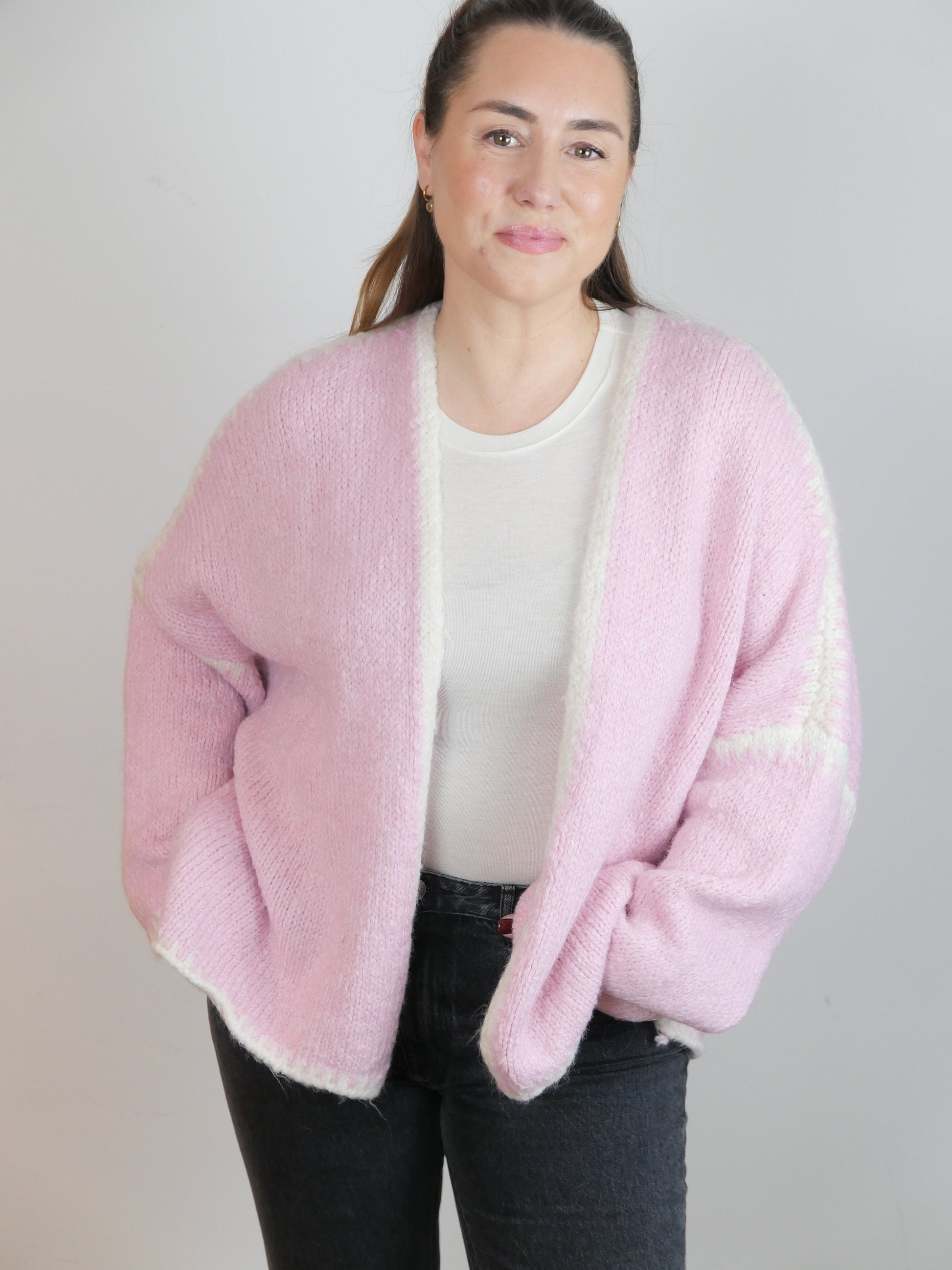 BLUSH WRAP Strickjacke Rosa/Creme - Bylillysophie.com⎢Mode & Accessoires