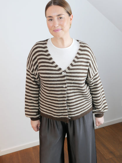 COZY LINES Cardigan Beige/Braun - Bylillysophie.com⎢Mode & Accessoires
