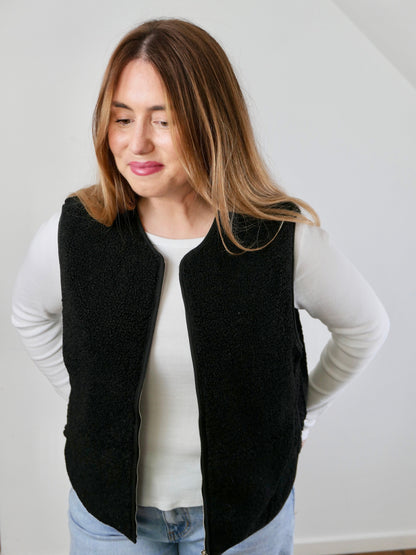 Fluff Teddy Weste Schwarz - Bylillysophie.com⎢Mode & Accessoires
