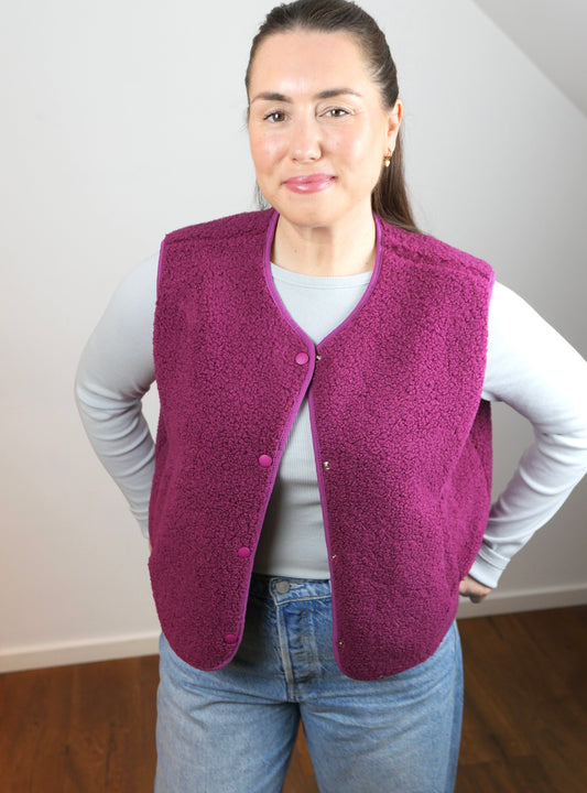 HUG ME Teddy Weste Berry Magenta - Bylillysophie.com⎢Mode & Accessoires
