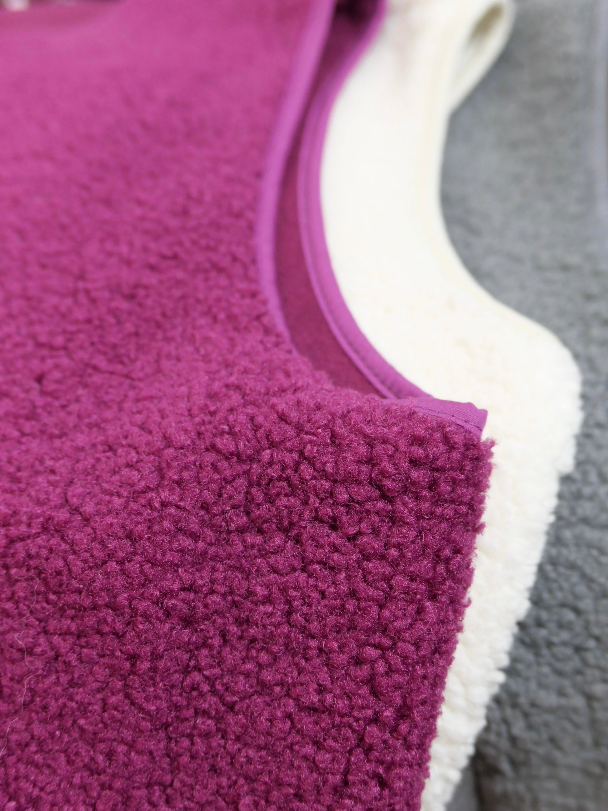 HUG ME Teddy Weste Berry Magenta - Bylillysophie.com⎢Mode & Accessoires