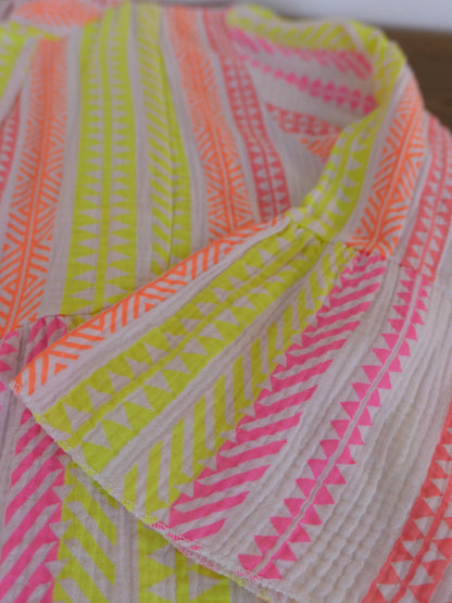 IZIBIZI Musselin Kleid Weiß Neonmuster - Bylillysophie.com⎢Mode & Accessoires