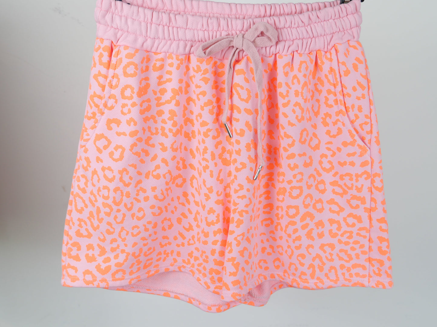 LEO Shorts Coral - Bylillysophie