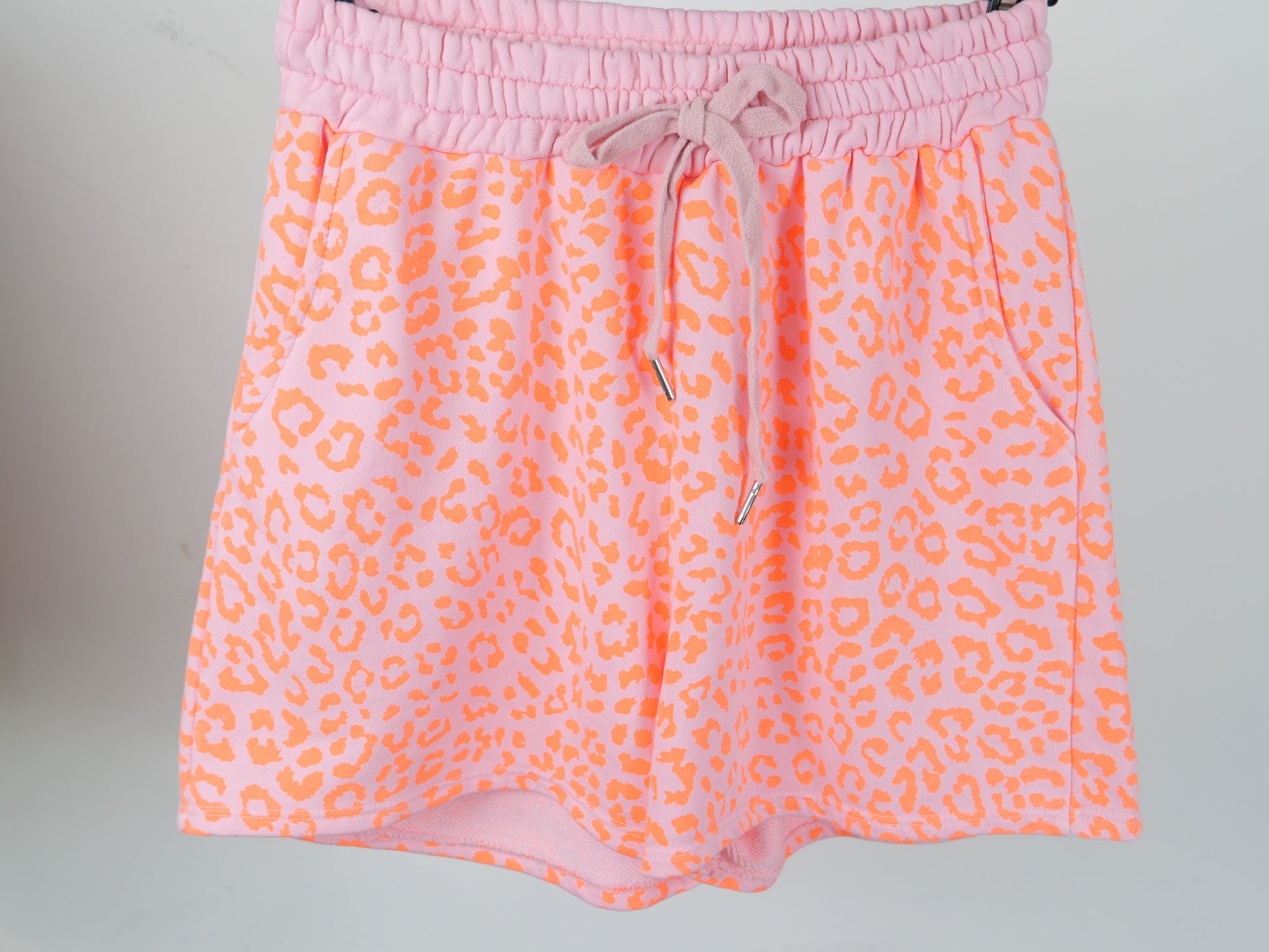 LEO Shorts Coral - Bylillysophie
