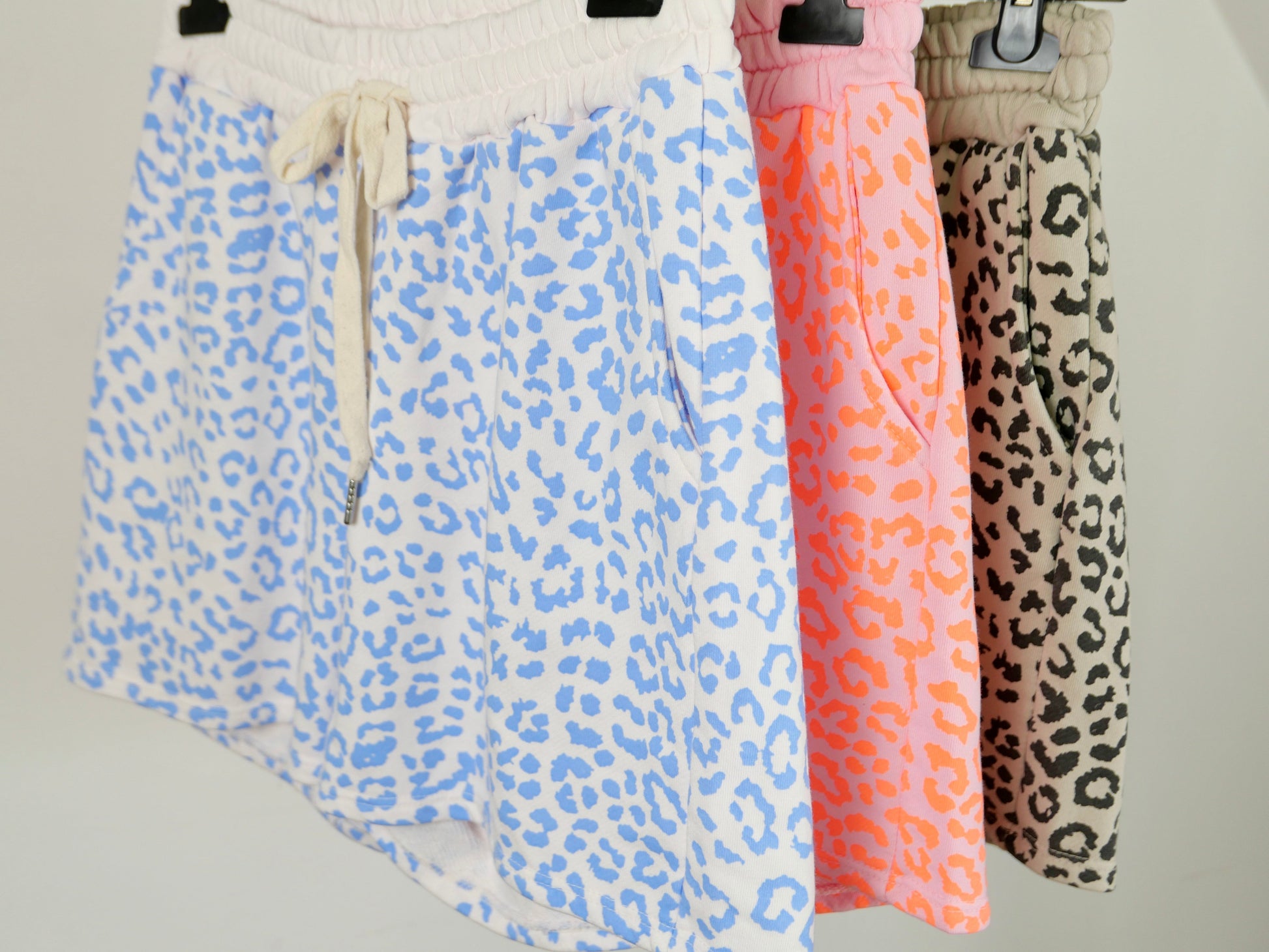 LEO Shorts Coral - Bylillysophie