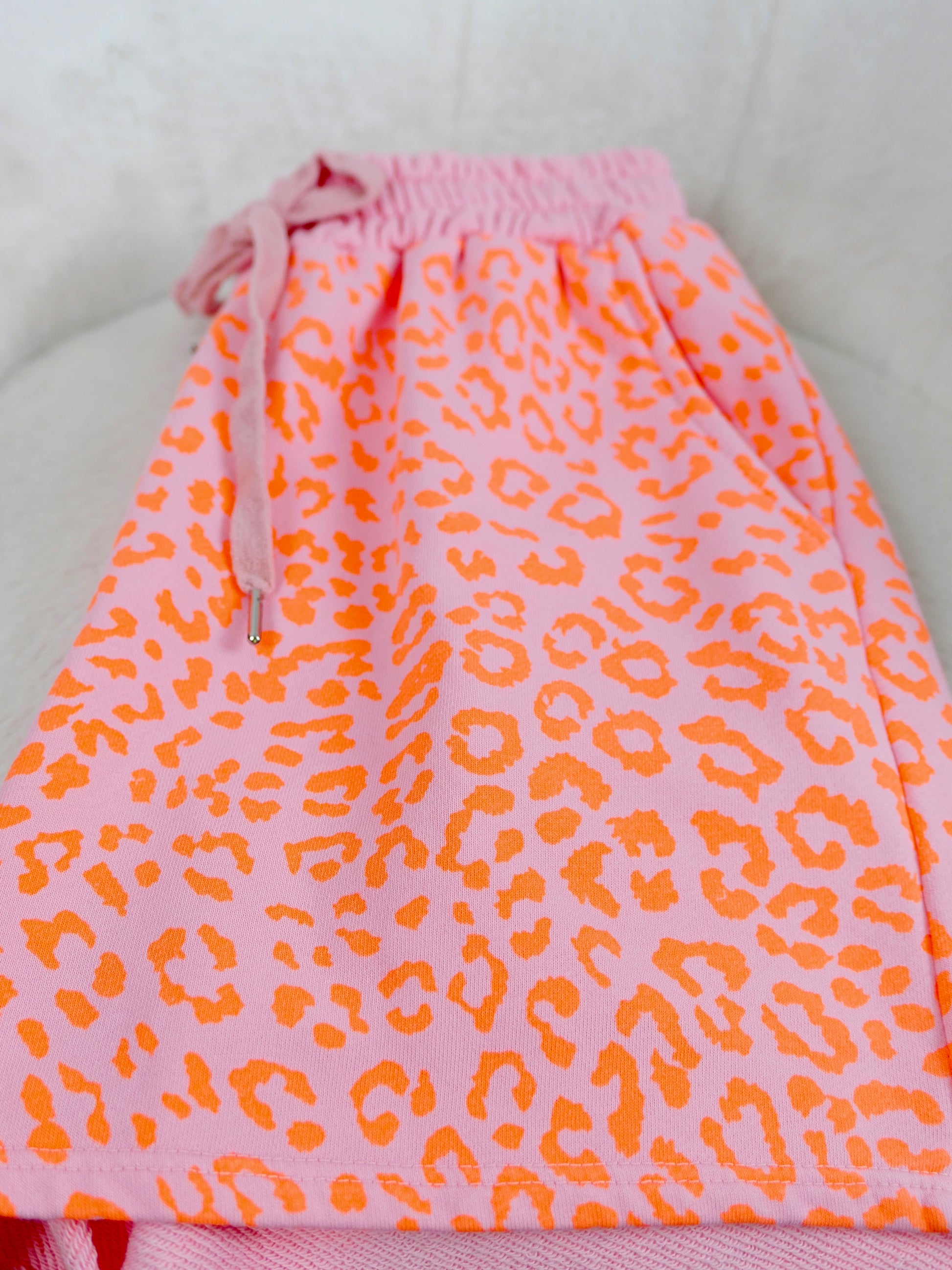 LEO Shorts Coral - Bylillysophie