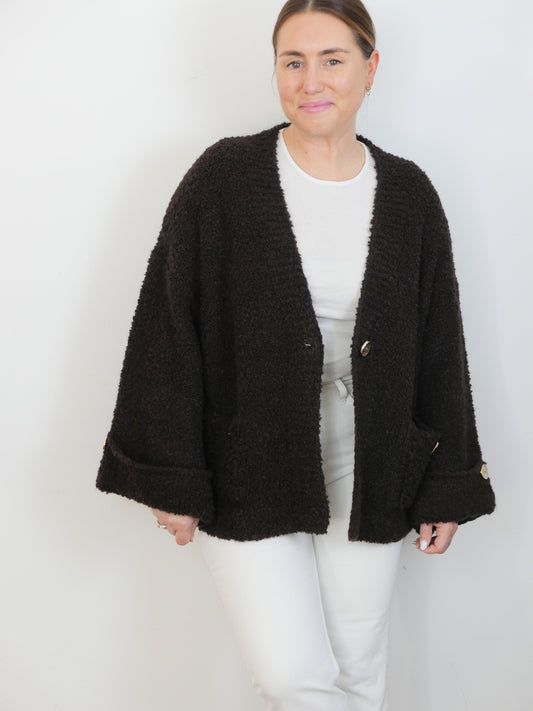 NEMA Boucle Cardigan Schokobraun - Bylillysophie.com⎢Mode & Accessoires