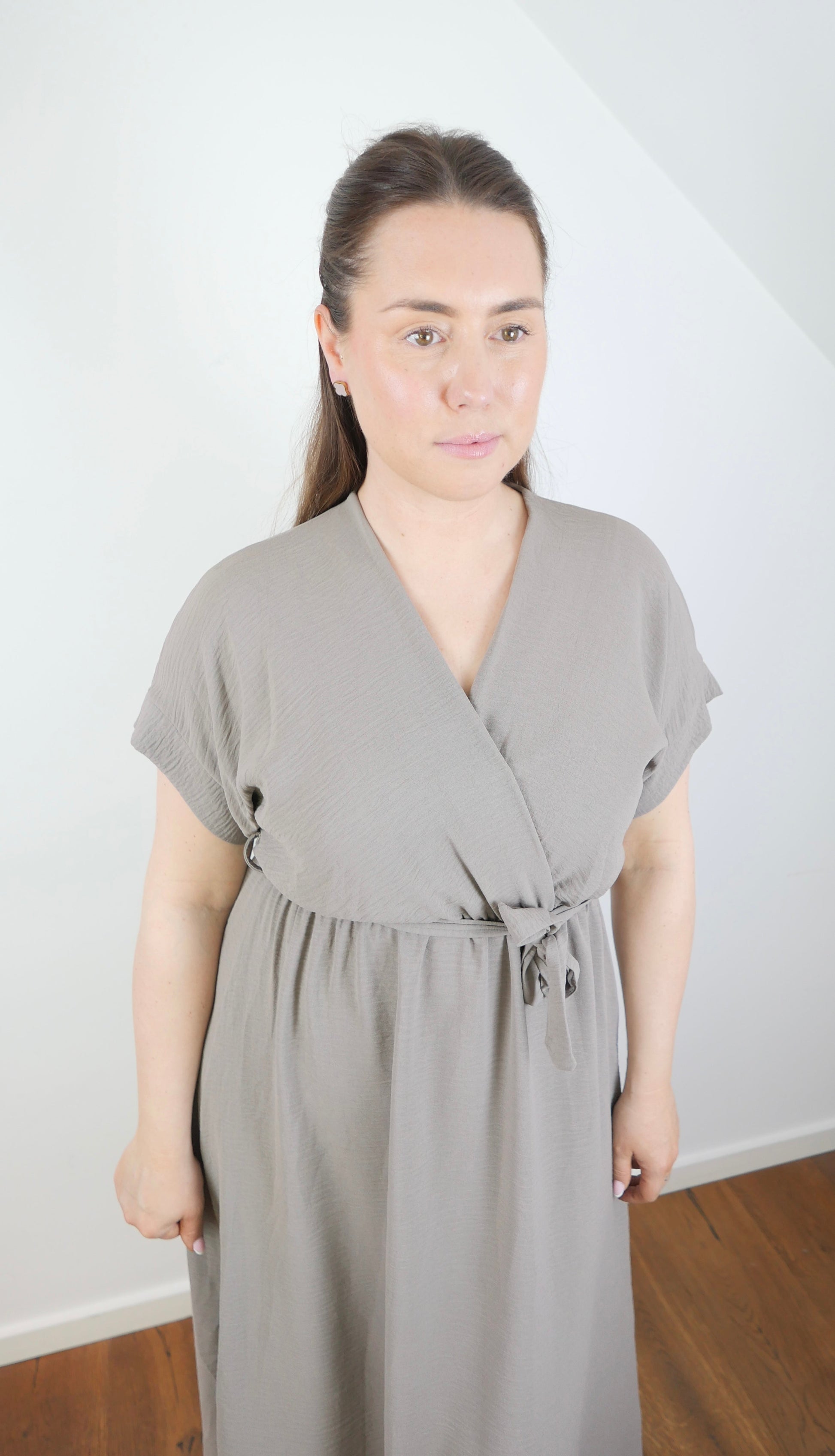 SOPHIE Maxi Kleid Taupe - Bylillysophie