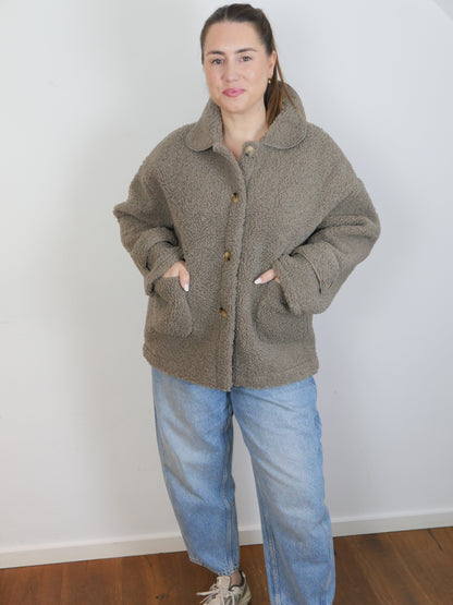 TILDA Teddy - Jacke Taupegrau - Bylillysophie.com⎢Mode & Accessoires
