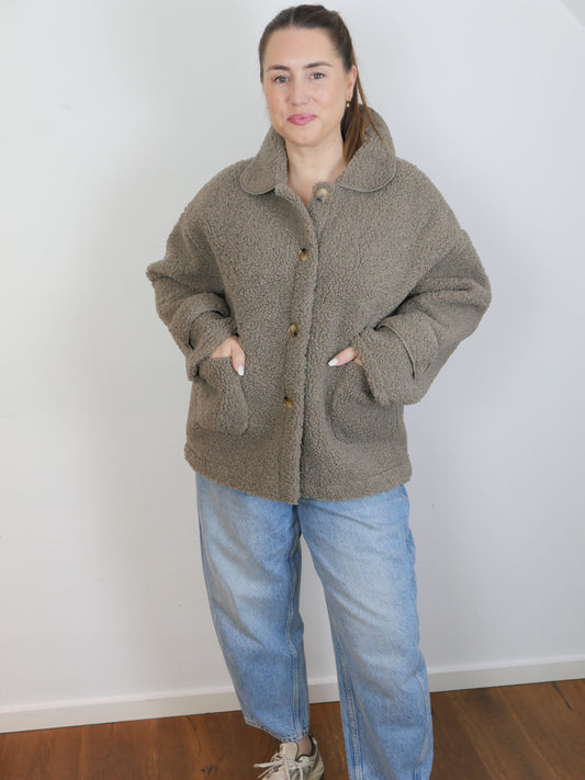 TILDA Teddy - Jacke Taupegrau - Bylillysophie.com⎢Mode & Accessoires
