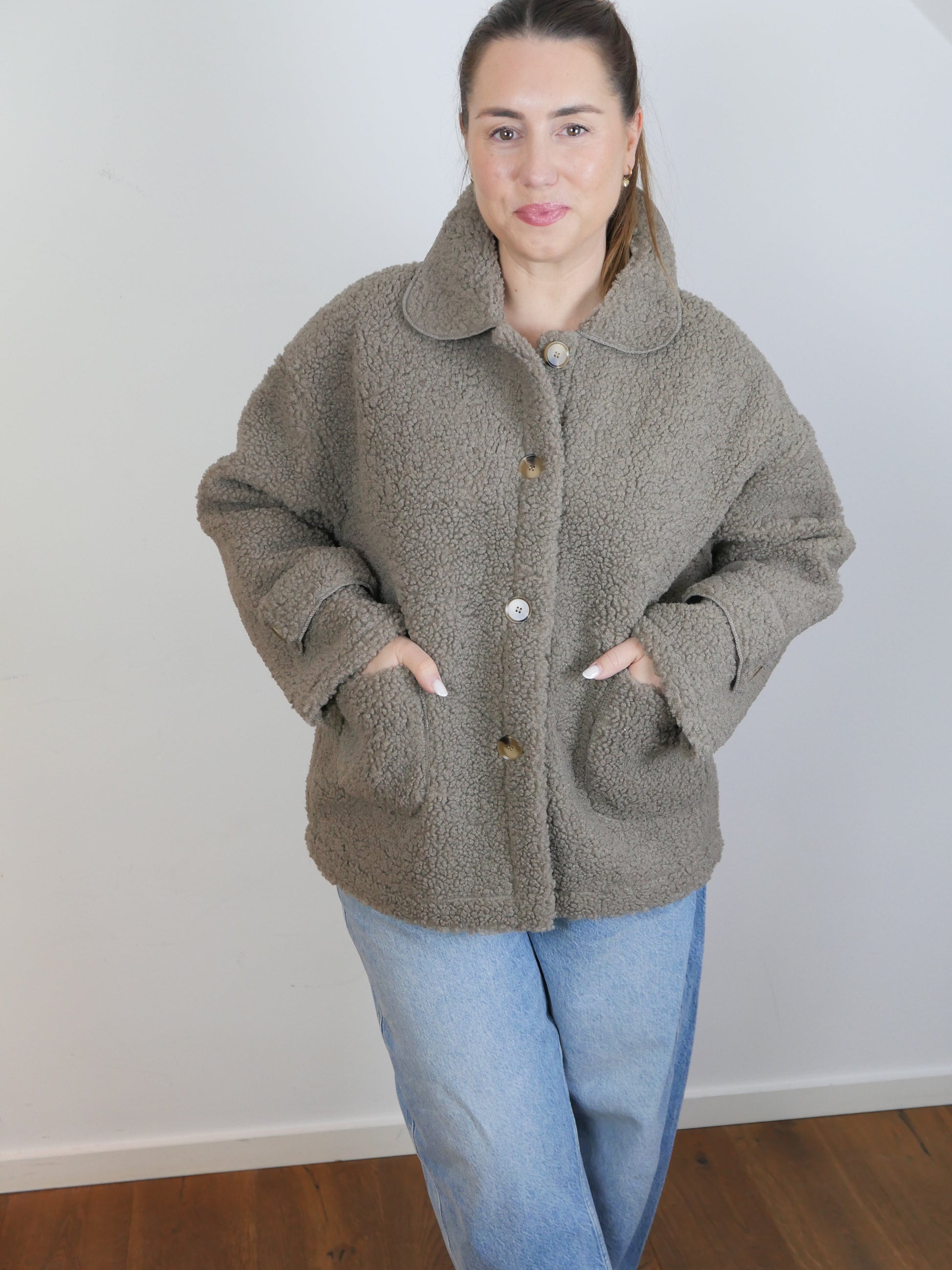 TILDA Teddy - Jacke Taupegrau - Bylillysophie.com⎢Mode & Accessoires
