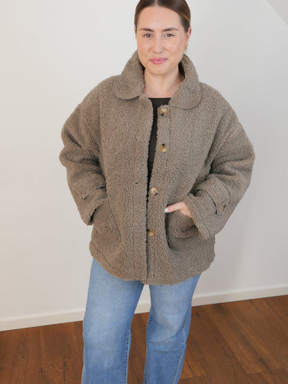 TILDA Teddy - Jacke Taupegrau - Bylillysophie.com⎢Mode & Accessoires