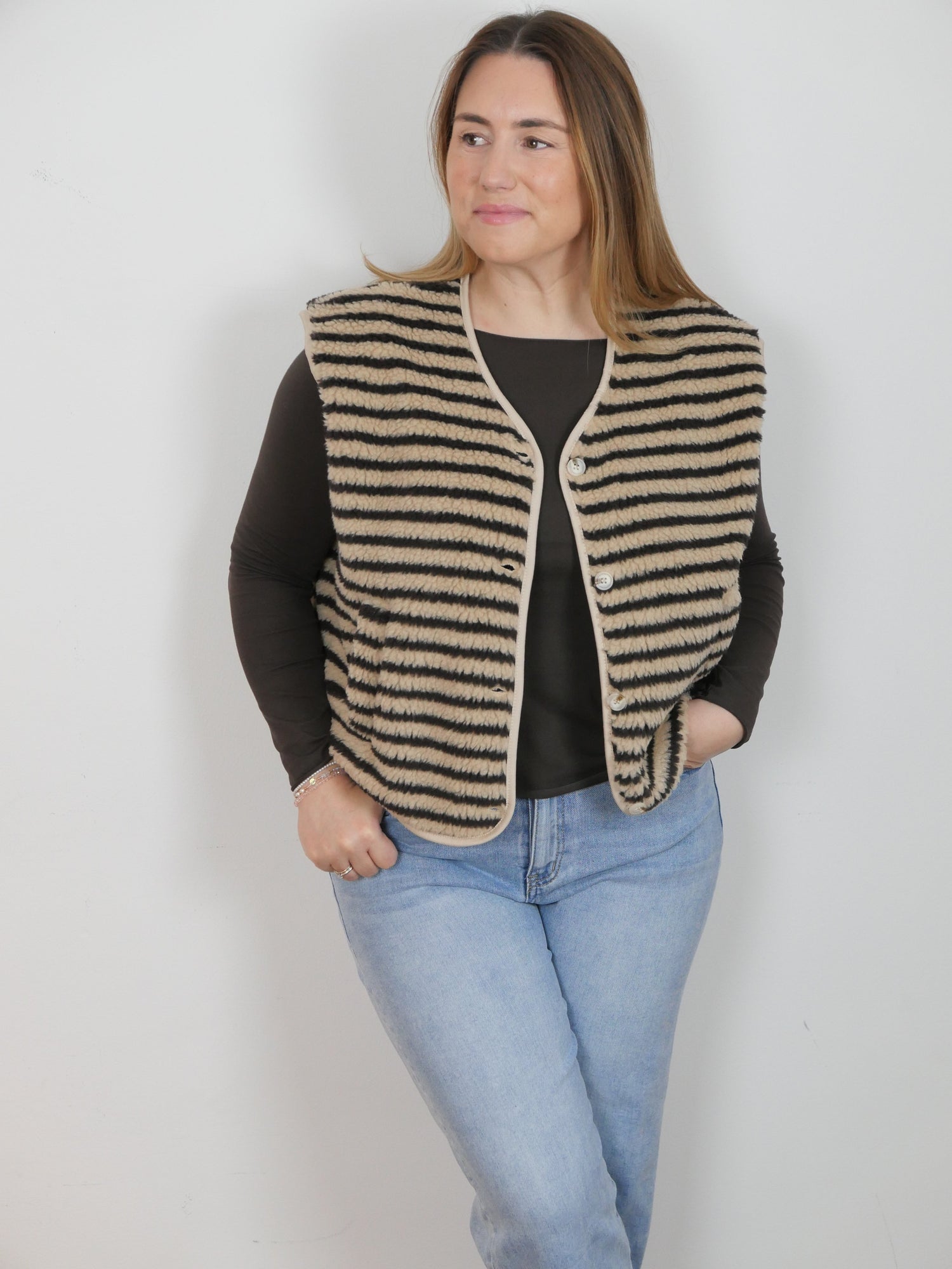 W - STRIPE Teddy Weste gestreift Braun/Beige - Bylillysophie.com⎢Mode & Accessoires