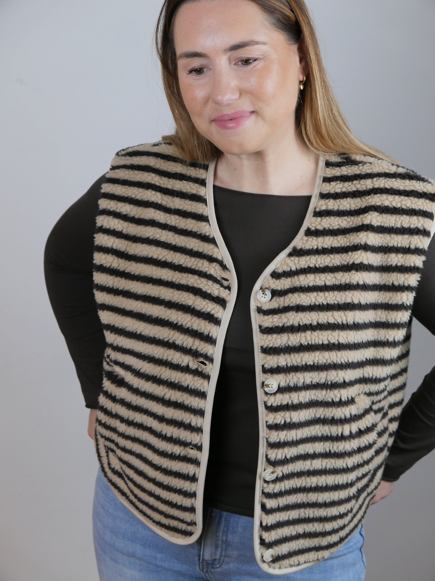 W - STRIPE Teddy Weste gestreift Braun/Beige - Bylillysophie.com⎢Mode & Accessoires