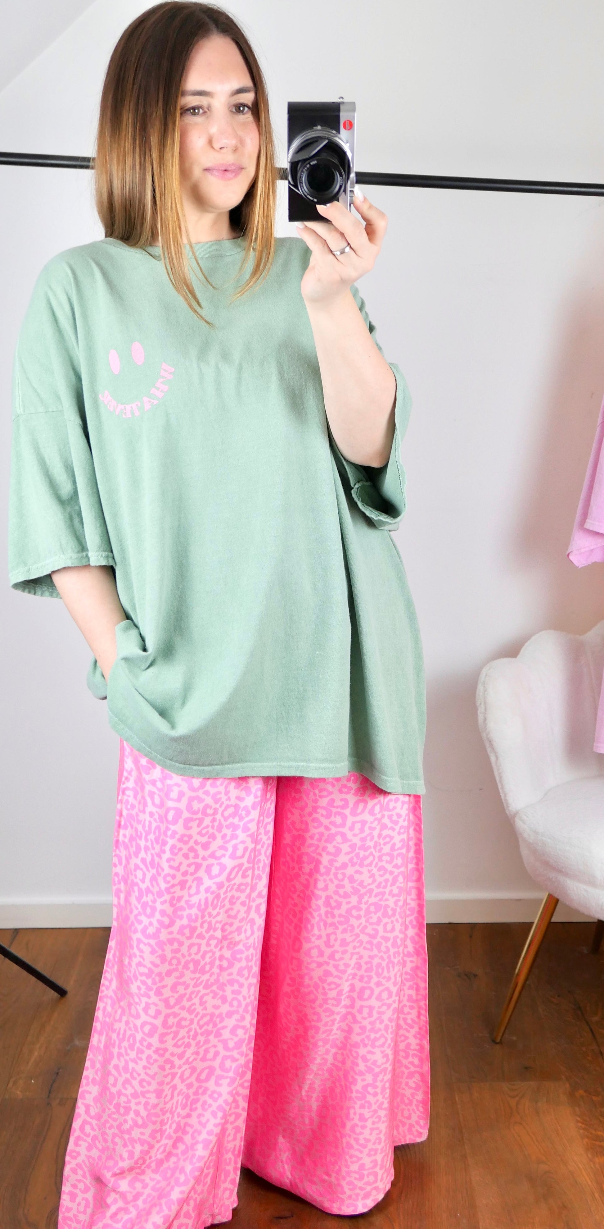 WHATEVER Oversize T-Shirt Grün - Bylillysophie